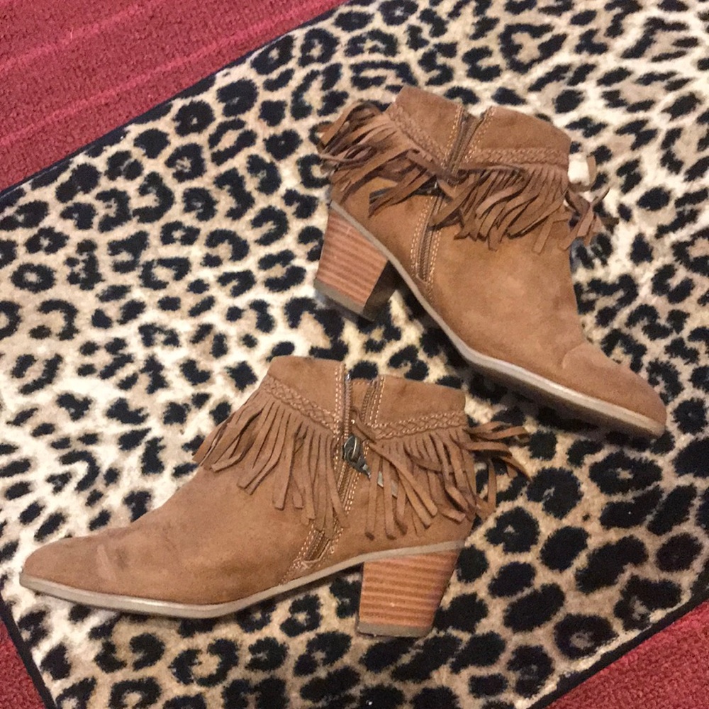 Tassel suede boots 😀.      Size 2